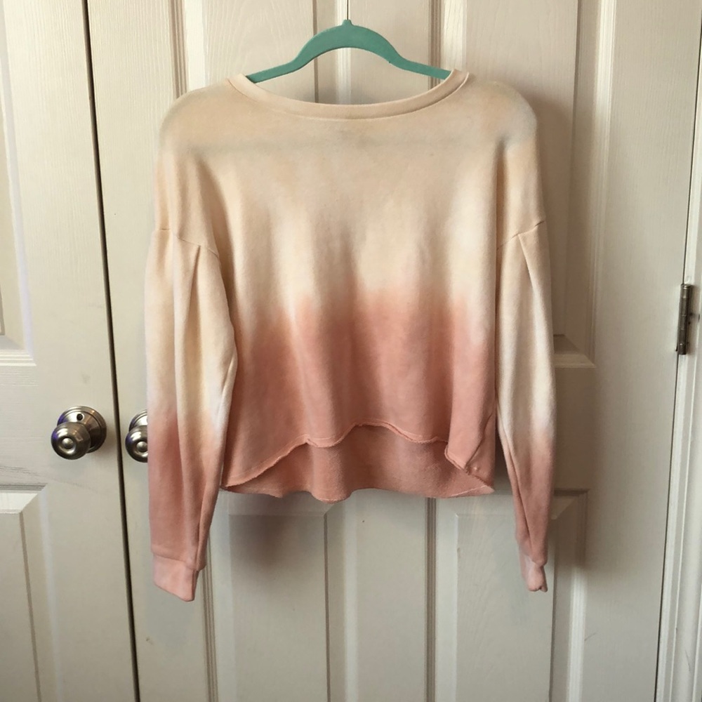 This is a ombré cropped sweater
